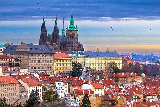 Walking through ages: 11th to 21st century, Prague flavoured - Hradčanské náměstí views: the castle forecourt moment