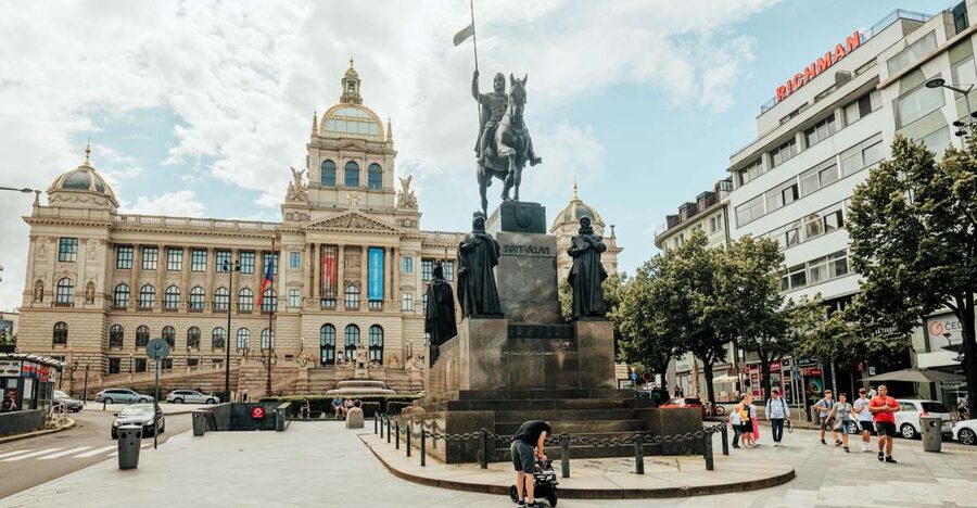 Walking tour of Prague in French : Nové Město - Price and what you get in French with a licensed guide