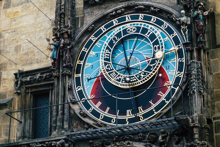 Walking tour of Prague in french: Old Town & Charles Bridge - Where the tour starts, and how to get your bearings fast