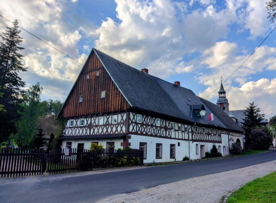 Wroclaw to Prague: 2-in-1 (Private Transfer + Country Tour) - Price and logistics: what you pay, what you plan for